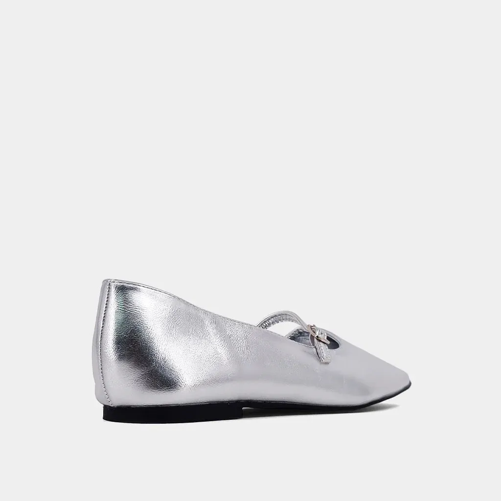Adele Flat