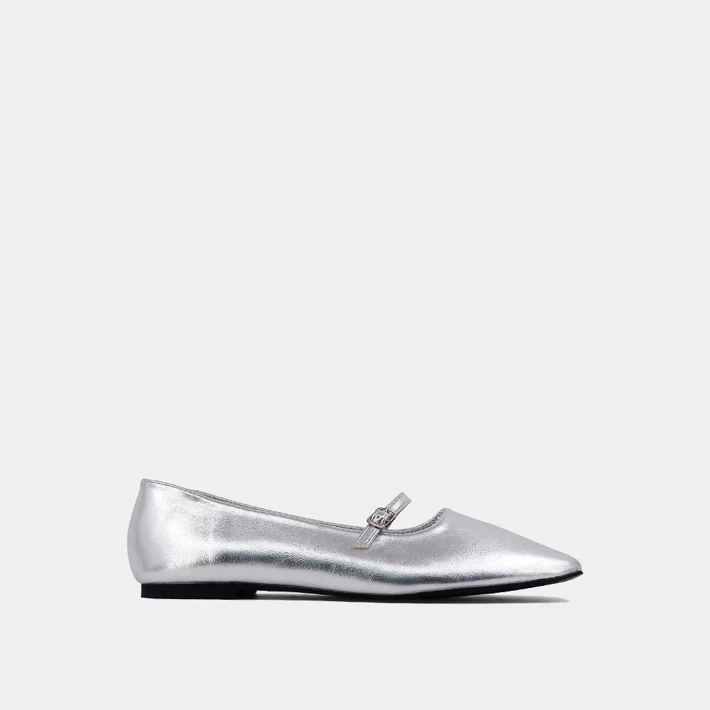 Adele Flat