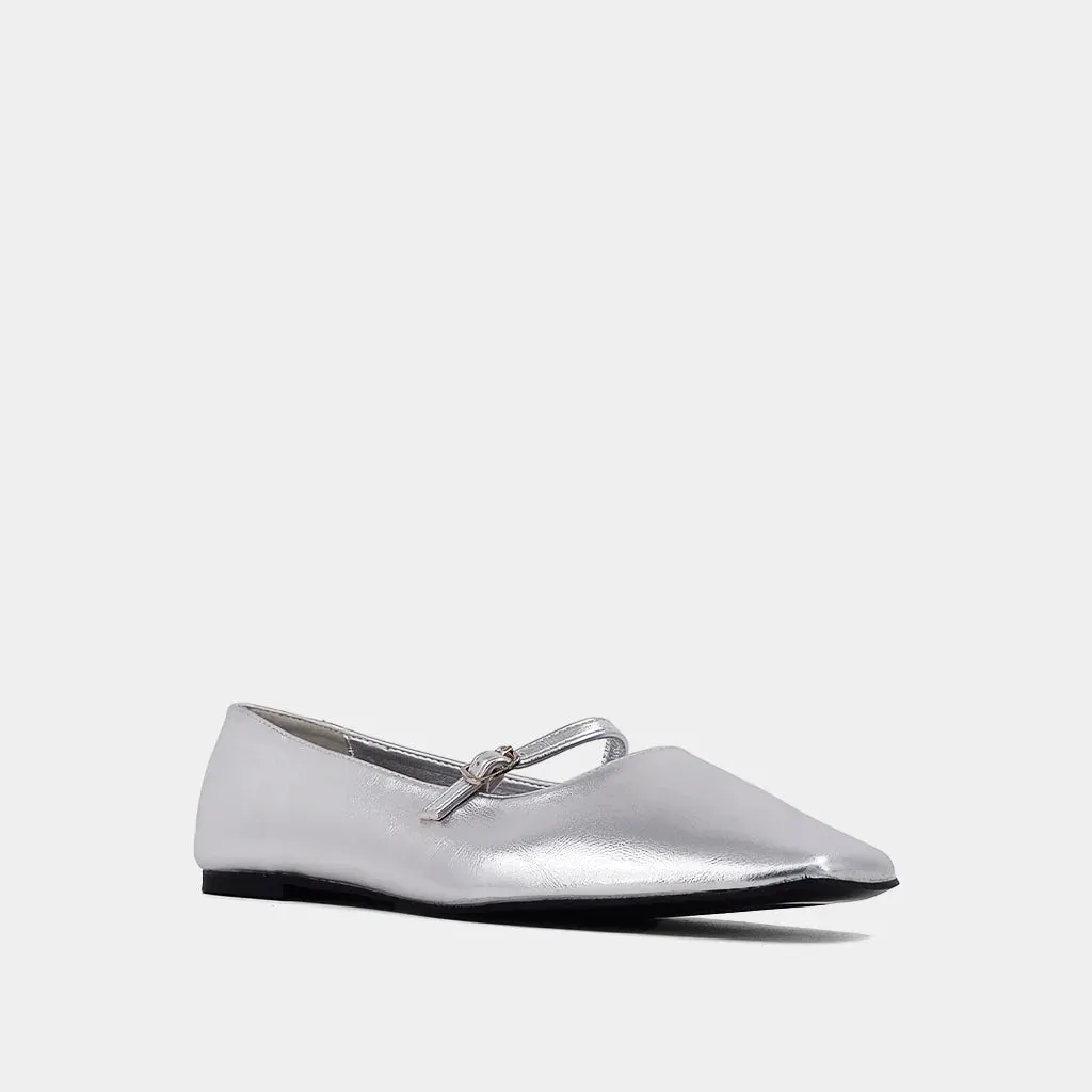 Adele Flat