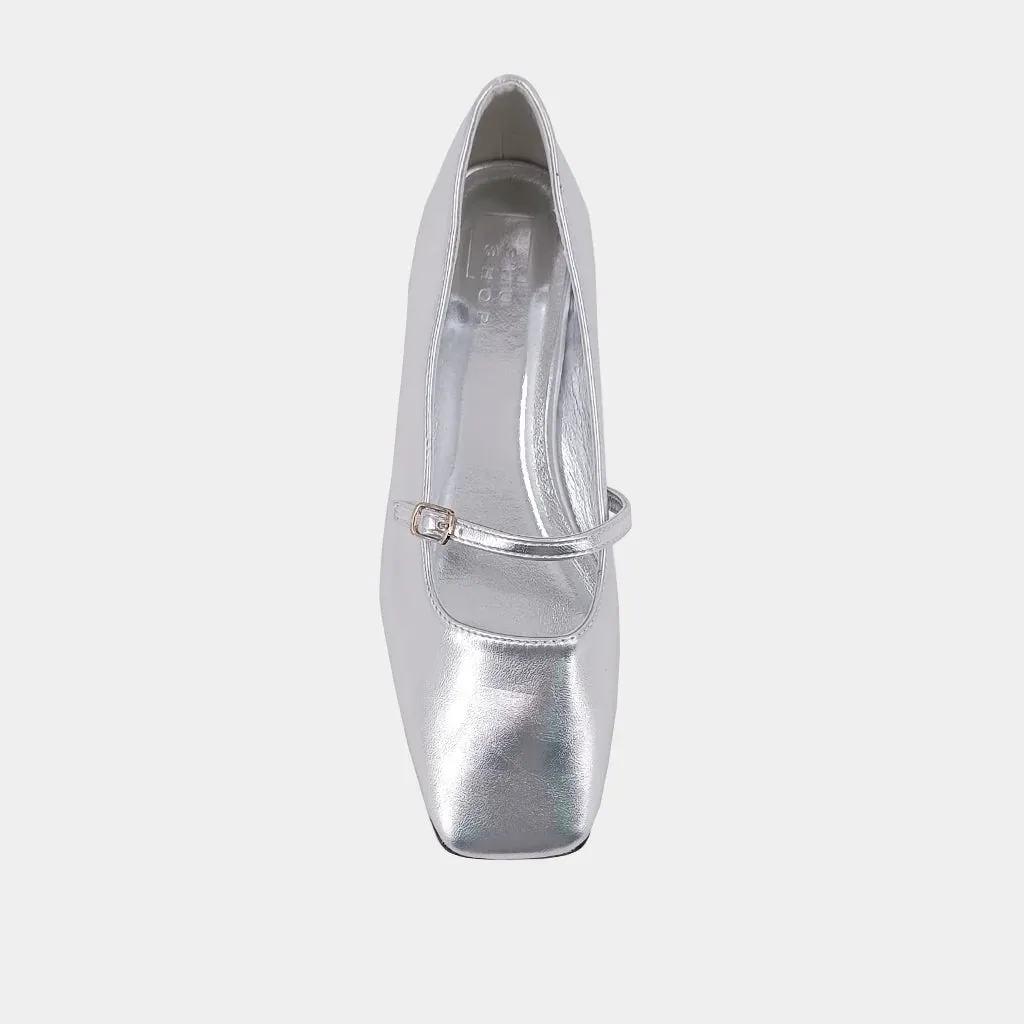Adele Flat