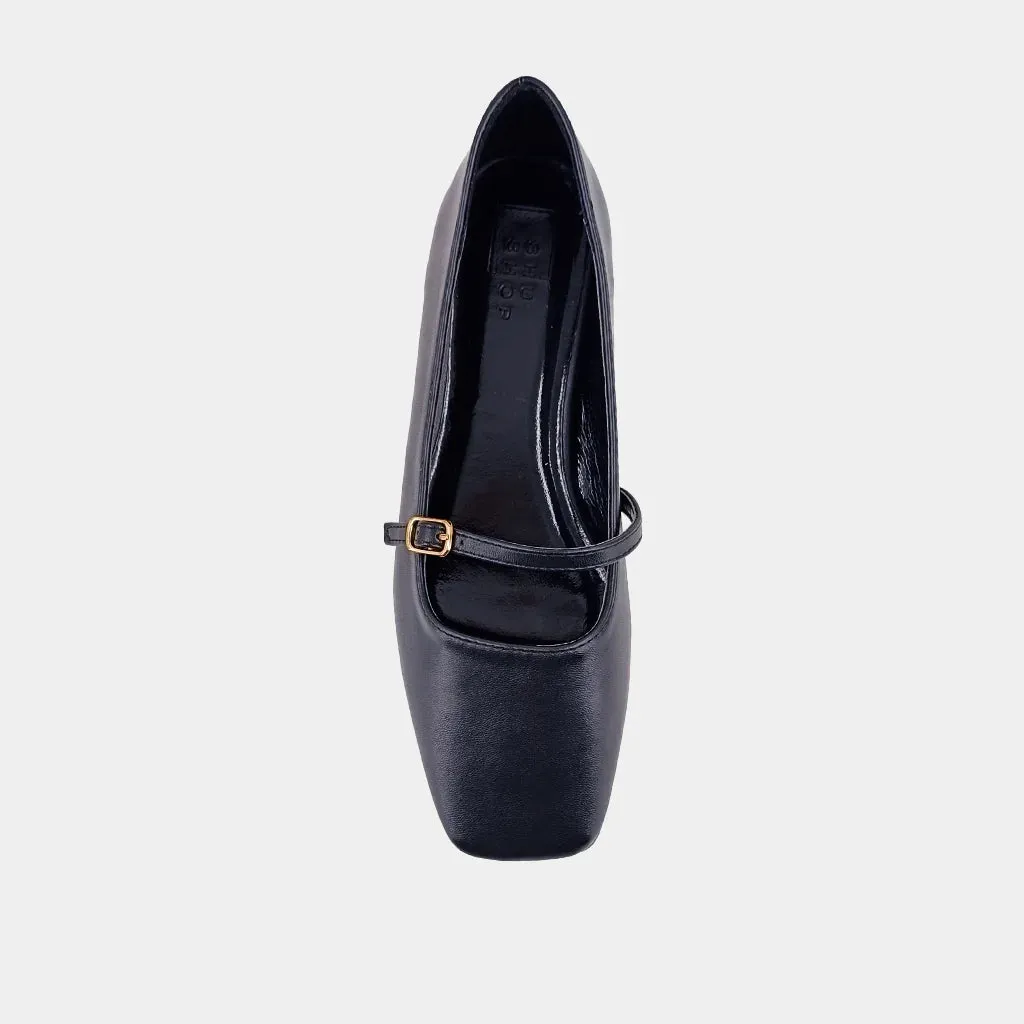 Adele Flat