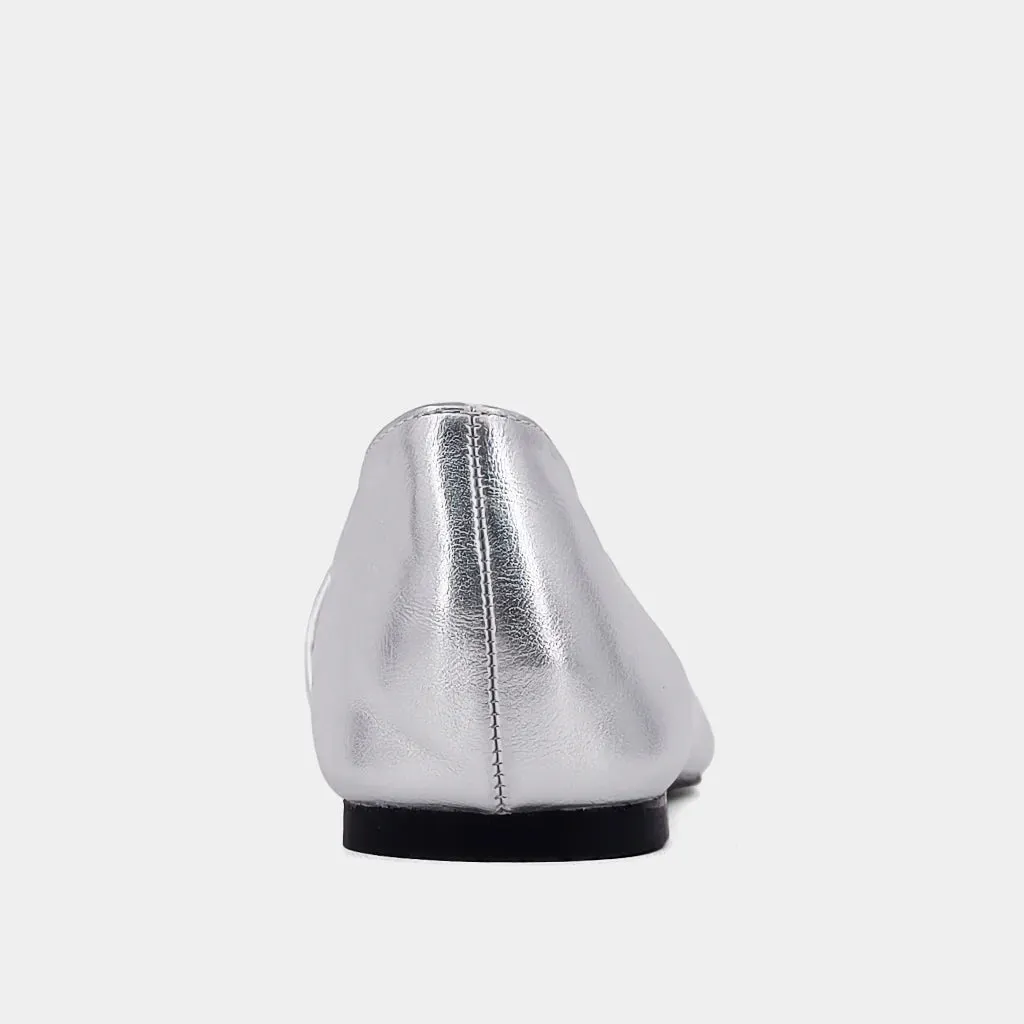 Adele Flat