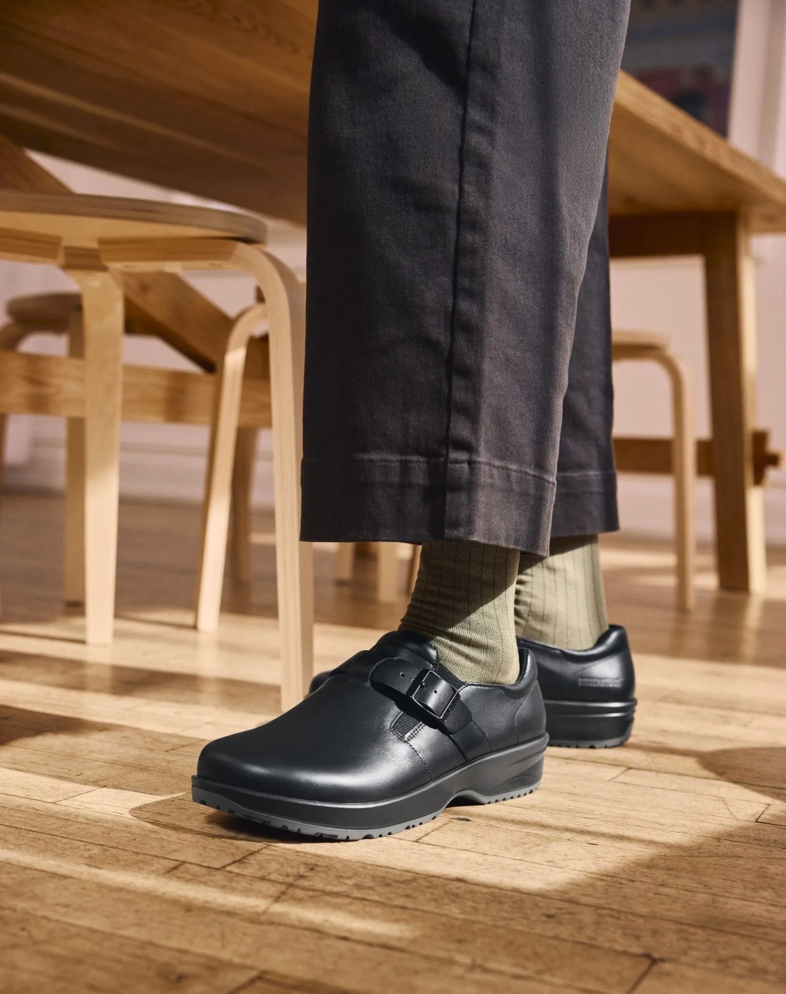 Birkenstock Caris Pro Shoe - Black Leather | Removeable Footbed