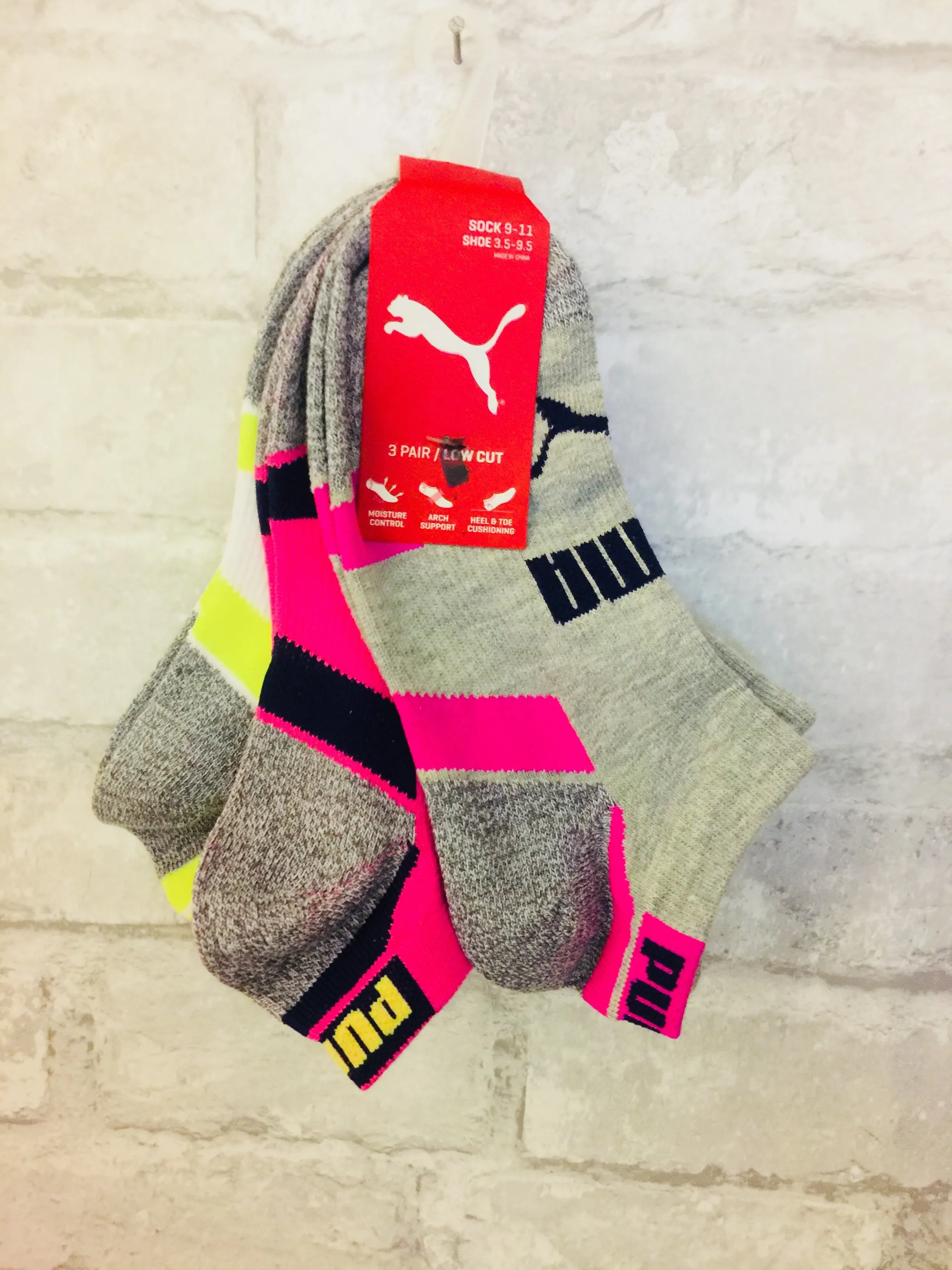 Brand new Women's/Teens Puma 3 pair low cut  socks with moisture control, arch support & Heel & toe cushioning! Shoe size 3.5-9.5