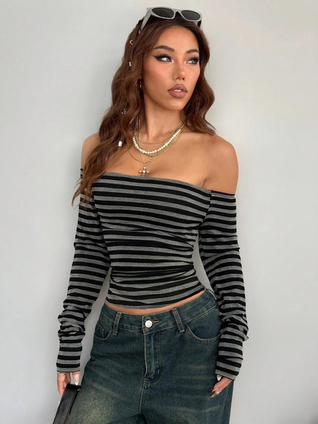 Camiseta Coolane de rayas gris y negra - Cherry Vibes