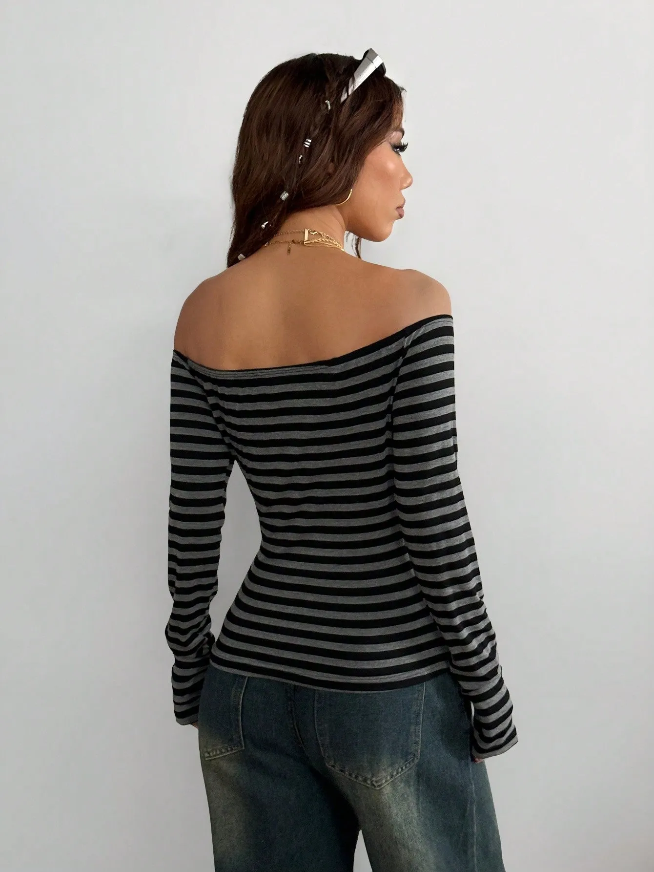 Camiseta Coolane de rayas gris y negra - Cherry Vibes