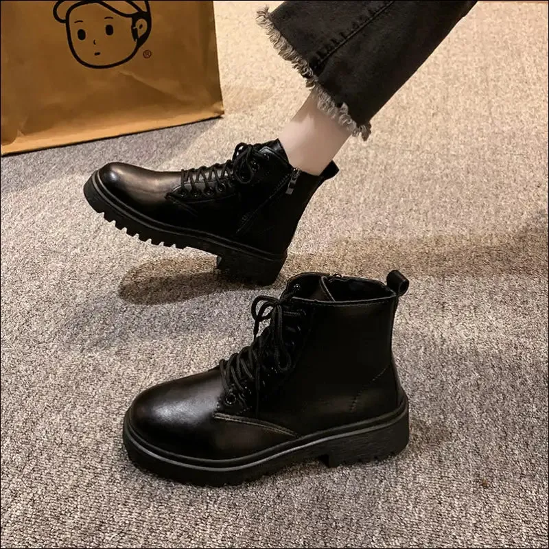 Chic Round-Toe Lace-Up Martin Boots