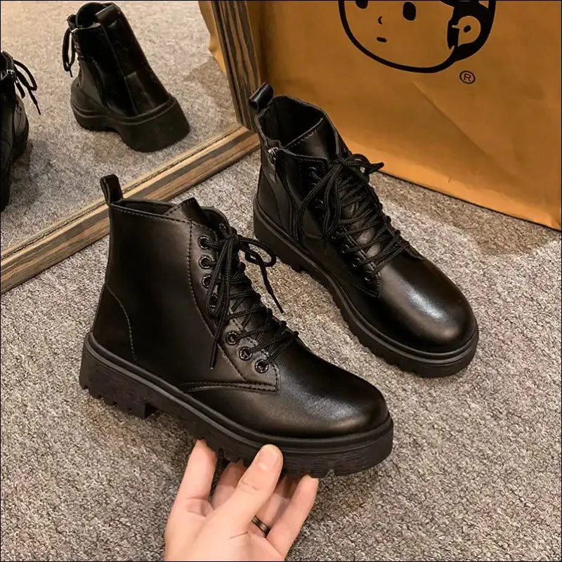 Chic Round-Toe Lace-Up Martin Boots