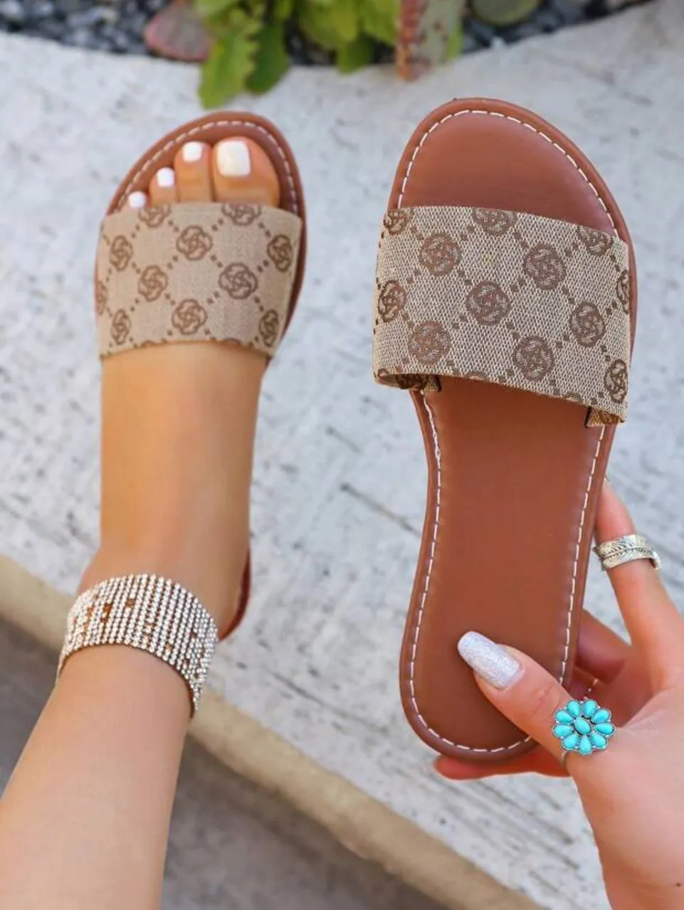 New Couple Summer Slippers, Indoor Thick-Soled, Open-Toed, Lightweight And Fashionable For use
