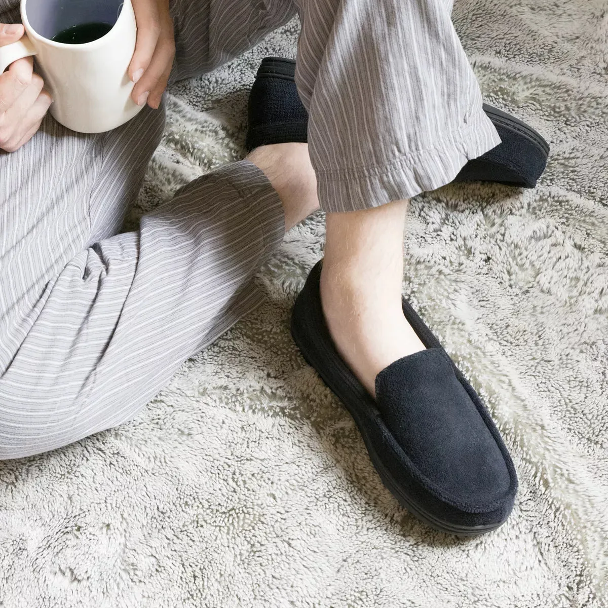 New Men's isotoner Microterry and Waffle Travis Moccasin Slippers, light grey Sz XL 11-12