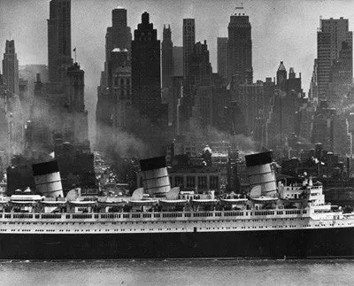 Ocean Liner The Queen Mary steaming down the Hudson River past 42nd Street