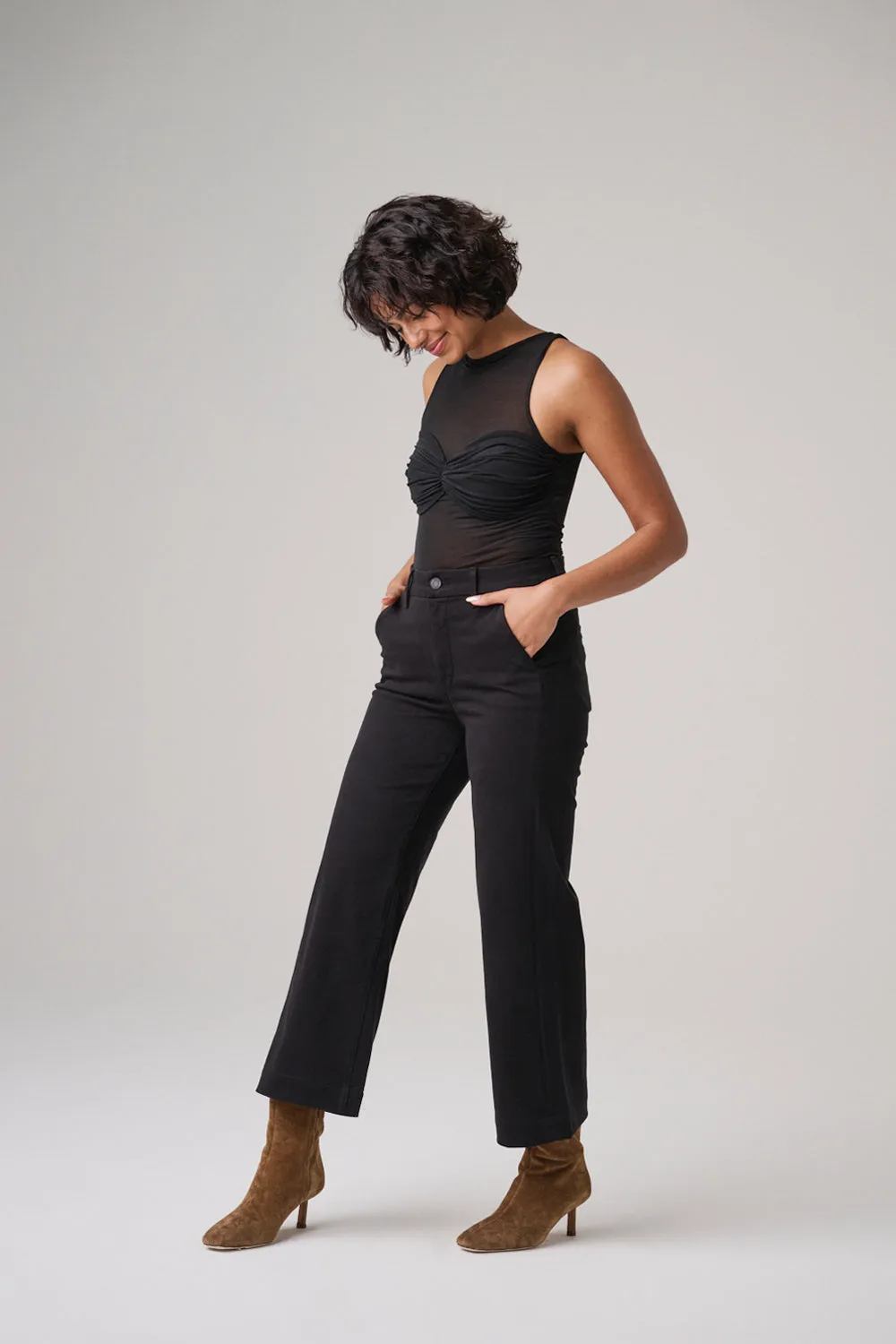 The Malibu Wide Chino Cropped  |  Jet Black