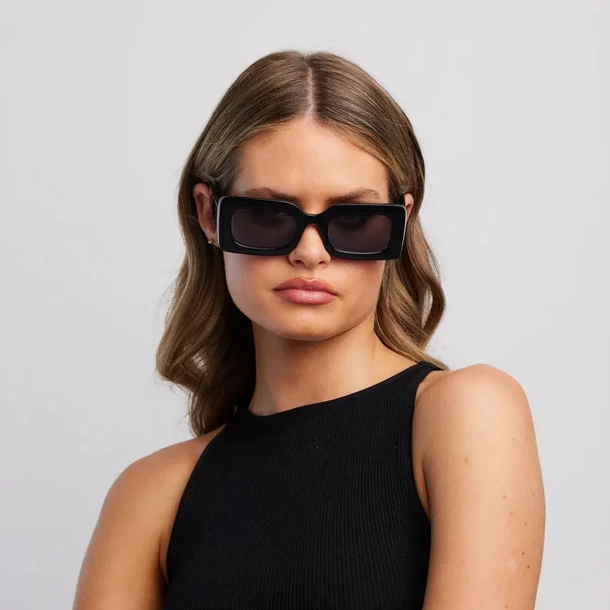 Twiggy Black