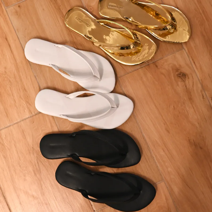 URBANA GOLD STREET-STYLE FLIP FLOPS
